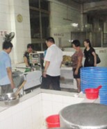 我公司为阳春四中饭堂提供洗菜切菜设备