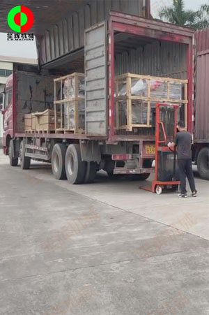 两套涡流洗菜生产线机组发往上海！